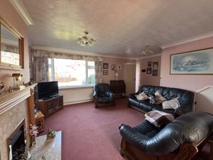 LIVING ROOM- click for photo gallery